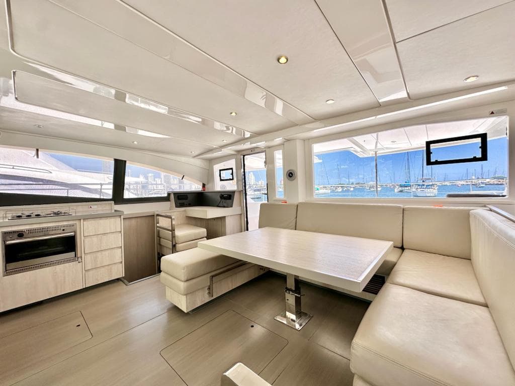 Power Catamaran 51 5