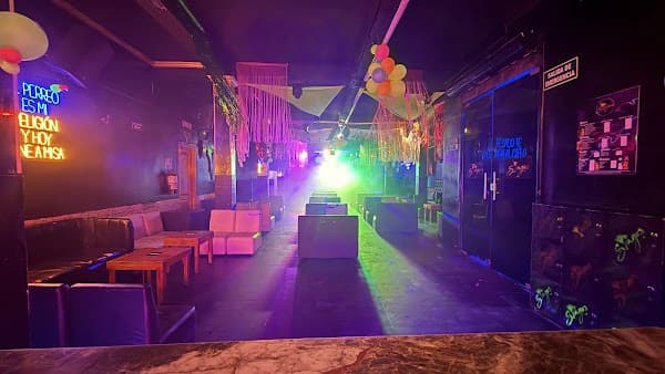 STRAGOS NIGHT CLUB