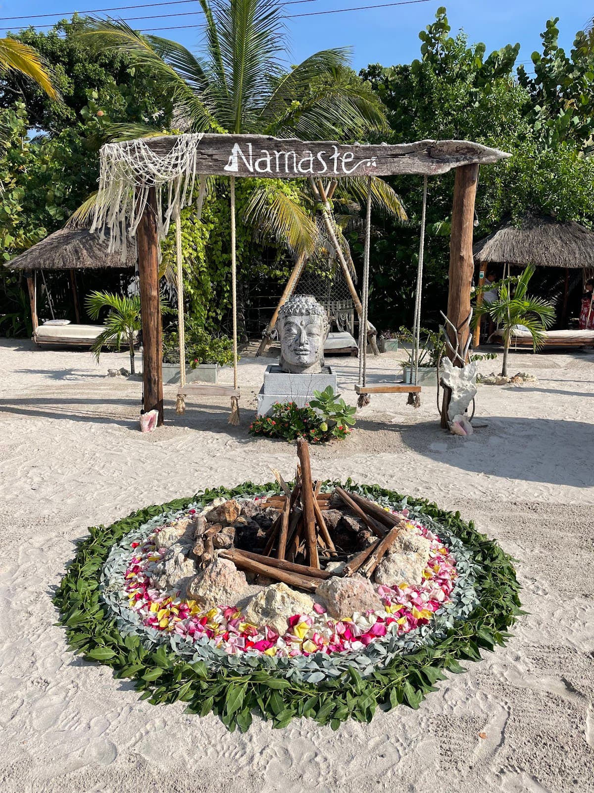 Namasté Beach Club y Centro Holístico