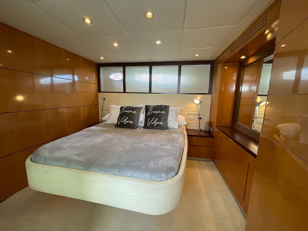 Pershing 56 White 4